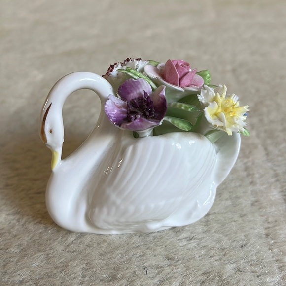 Royal Doulton Other - Royal Doulton Swan